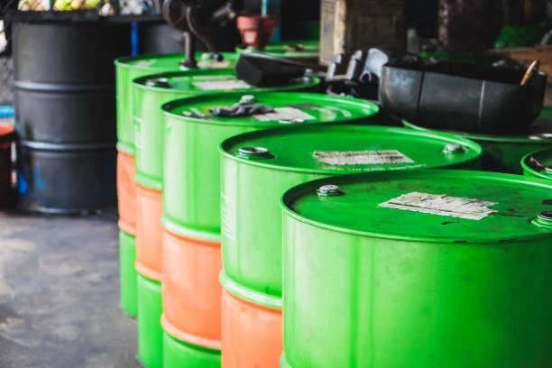 Descarte de resíduos químicos industriais